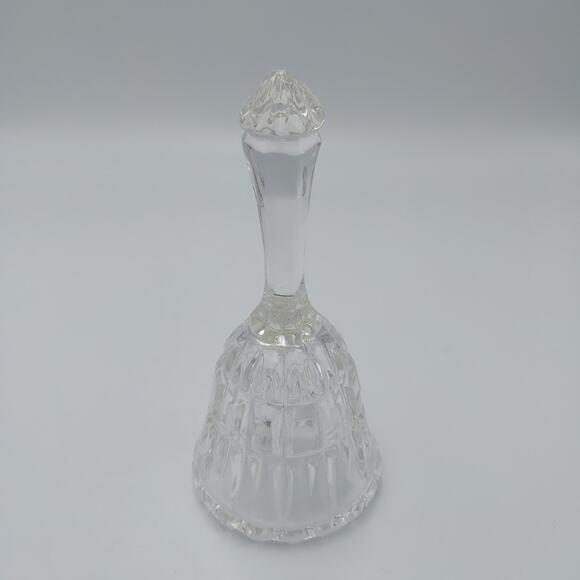Lead Crystal Bell 24% Made In Yugoslavia Crystal Clear Industries Hand Cut Gift‎ - Picture 1 of 4